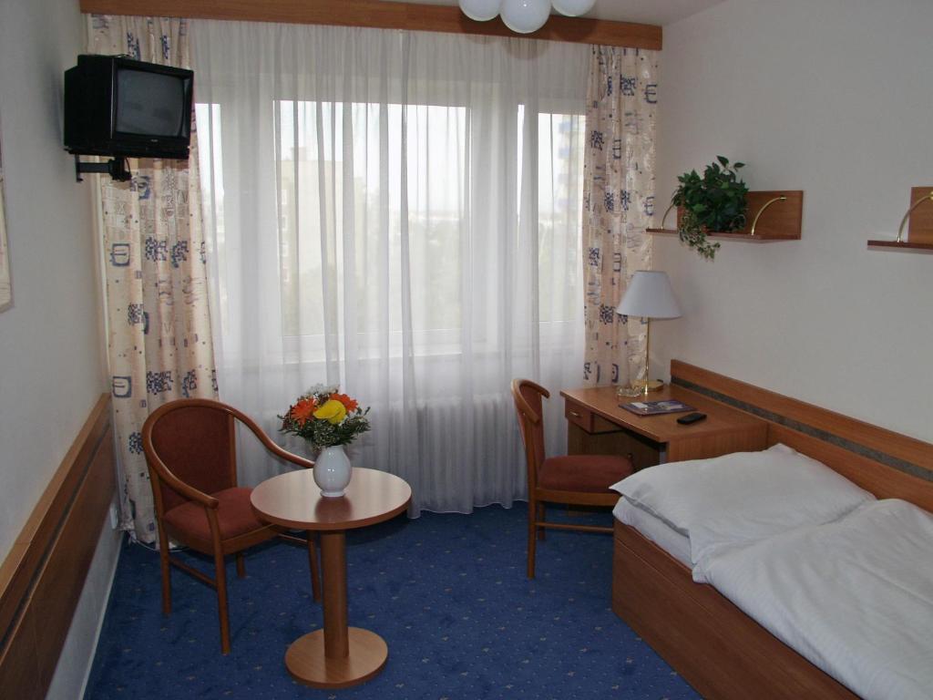 Hotel Ilf Praga Exterior foto