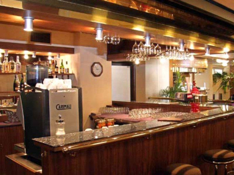 Hotel Ilf Praga Exterior foto